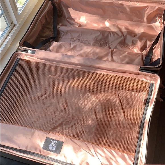 Vince Camuto luggage - Picture 6 of 8